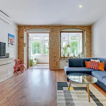 Dom & House - Monte Cassino Center アパート