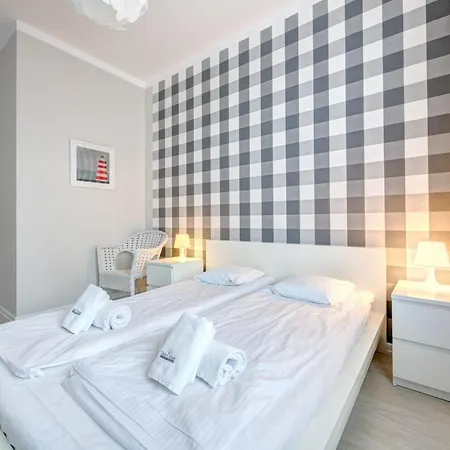 Dom & House - Monte Cassino Center アパート